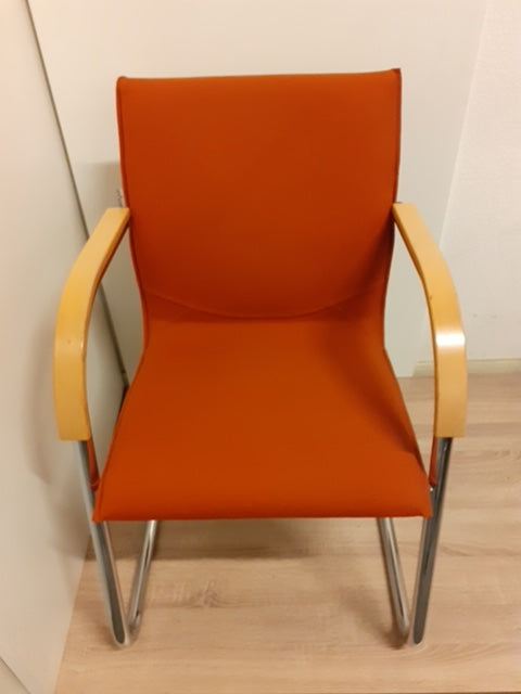 Vergaderstoel oranje/rood Ahrends Slede stoel met chroom frame