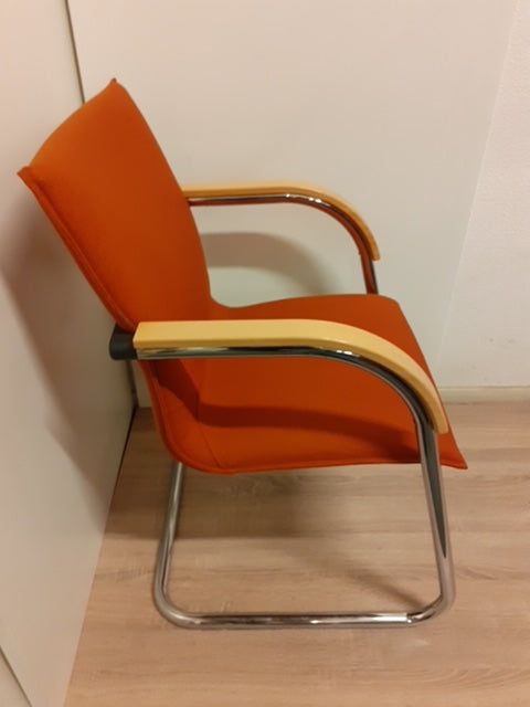 Vergaderstoel oranje/rood Ahrends Slede stoel met chroom frame
