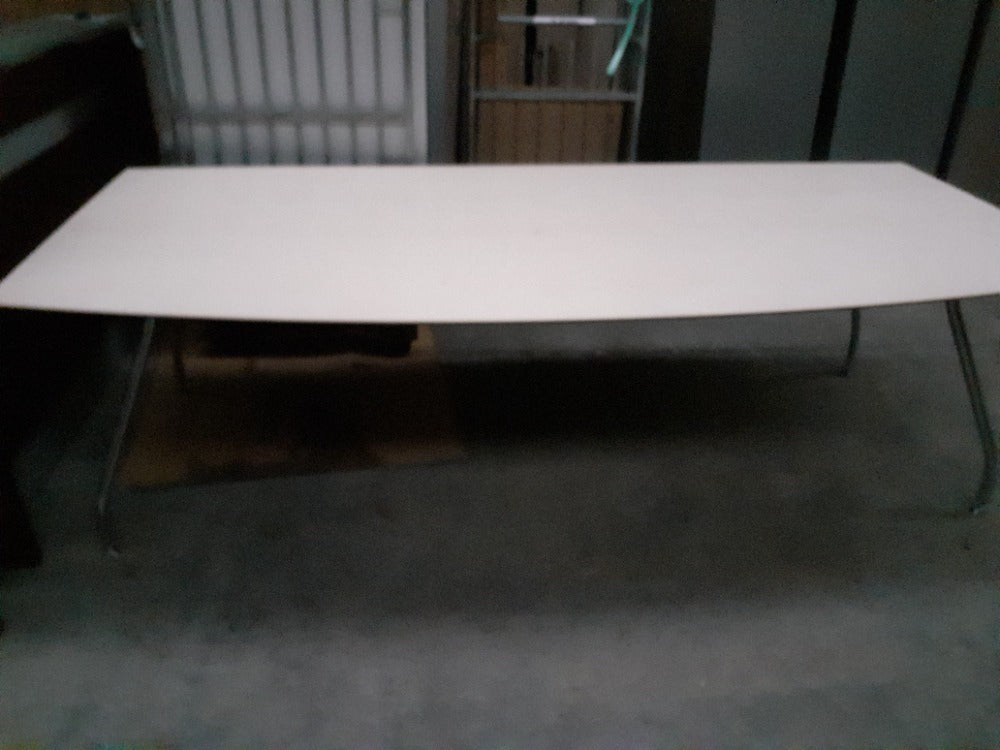 Vergadertafel Ton met Chrome poten en Licht hout blad