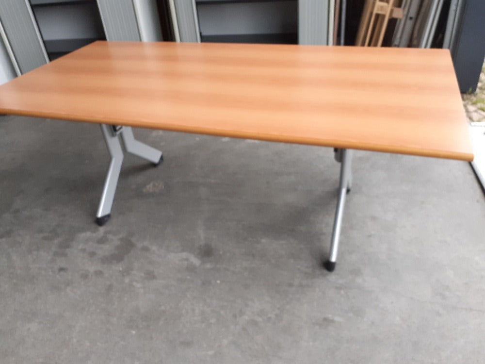 Vergadertafel KEMBO grijs-aluminium met beuken blad