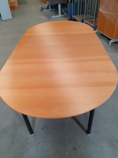 Vergadertafel ovaal zwart frame/poten met beuken blad