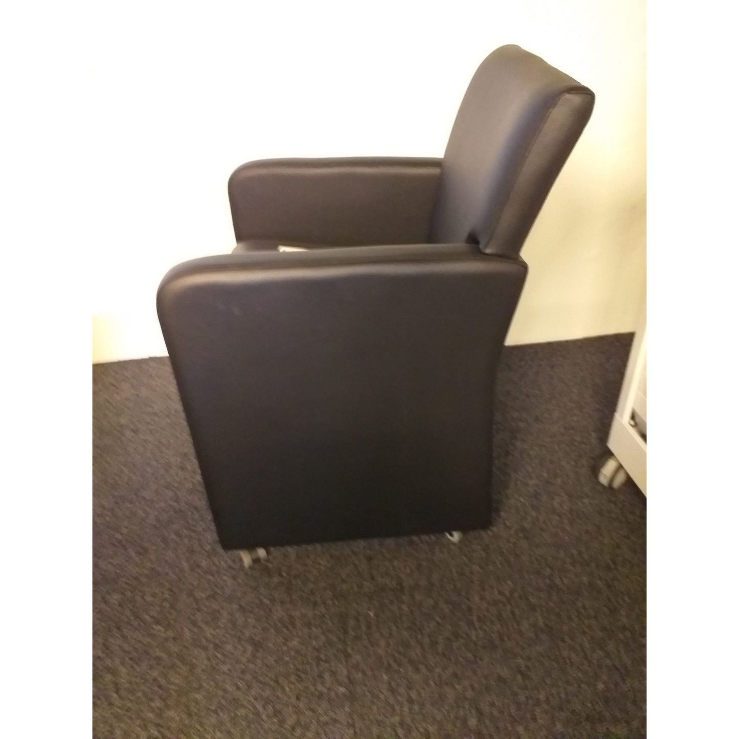 Vergaderstoel Prior zwart luxe fauteuil