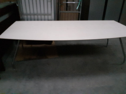 Vergadertafel Ton met Chrome poten en Licht hout blad