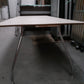 Vergadertafel Ton met Chrome poten en Licht hout blad